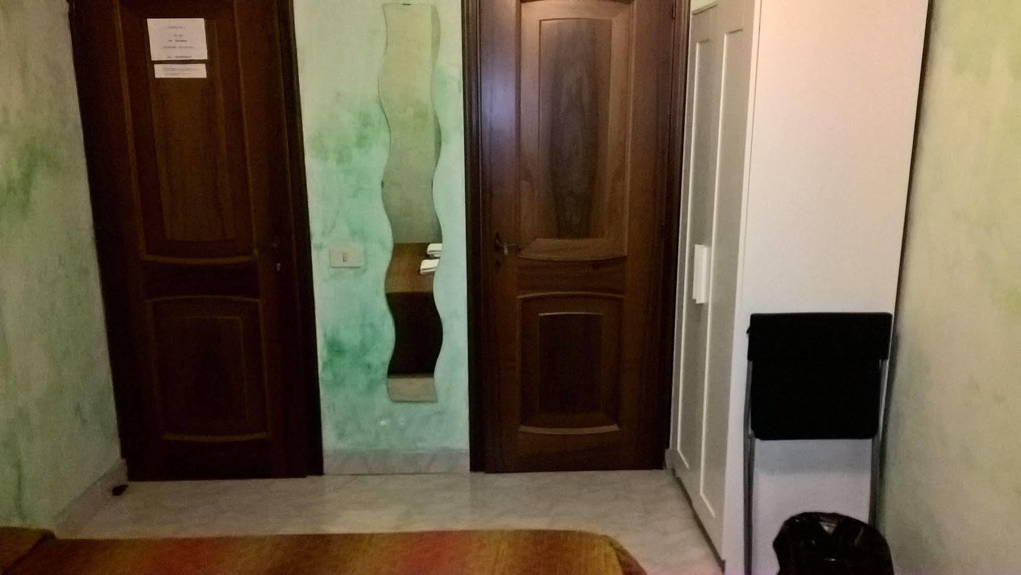 Gigi Holiday Rooms Rome Exterior photo