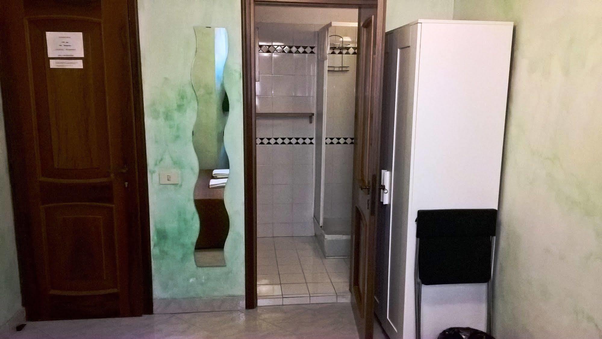 Gigi Holiday Rooms Rome Exterior photo